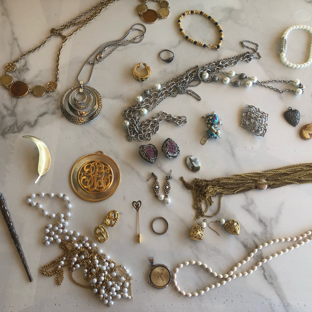 Mixed costumeJewelry Lot - Some vintage